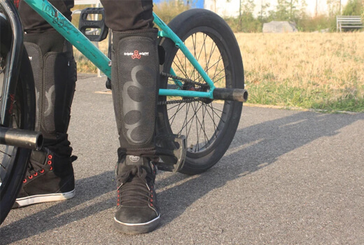 Захист велосипедиста Triple8 ExoSkin Shin & Whip Guard